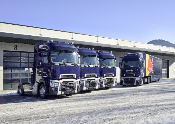 EQUIPO RED BULL DE FÓRMULA 1 SUMA Y RENAULT TRUCKS T